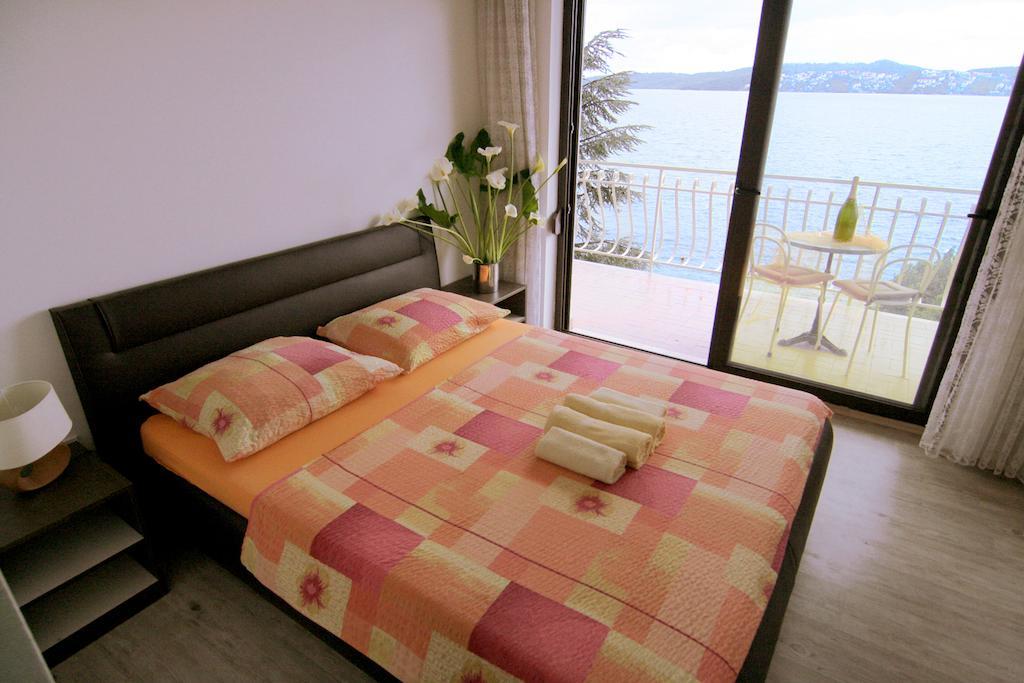 Apartments Marta Trogir Oda fotoğraf
